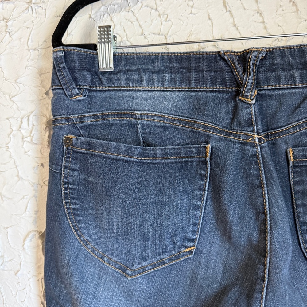 Democracy Indigo Cropped Jeans - Picture 7 of 9